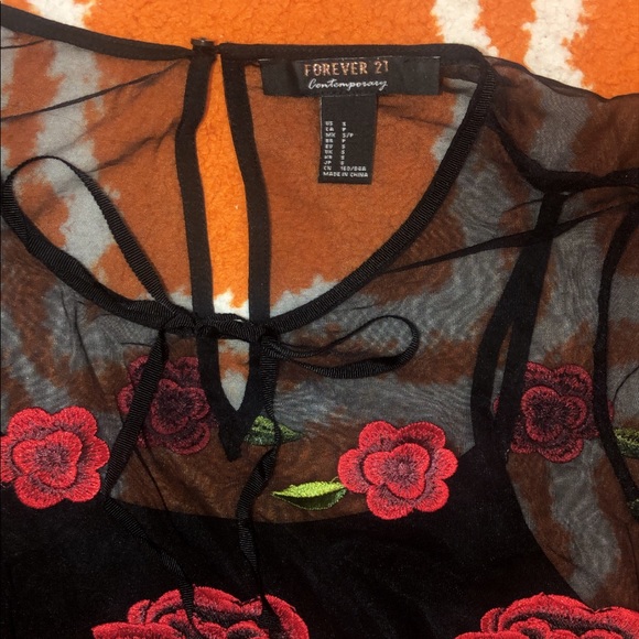 Forever21 Contemporary embroidered Top 🌹 - Picture 2 of 3